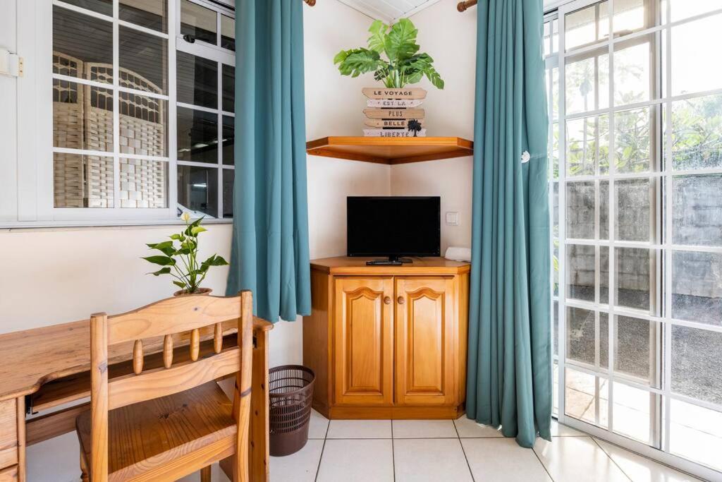 Chaine Lodge Maison Entiere Free Parking & Wifi 3Min De L'Aeroport Faaa Esterno foto